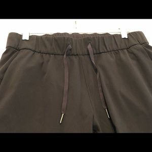 Lululemon On The Fly Woven Pants SZ 6